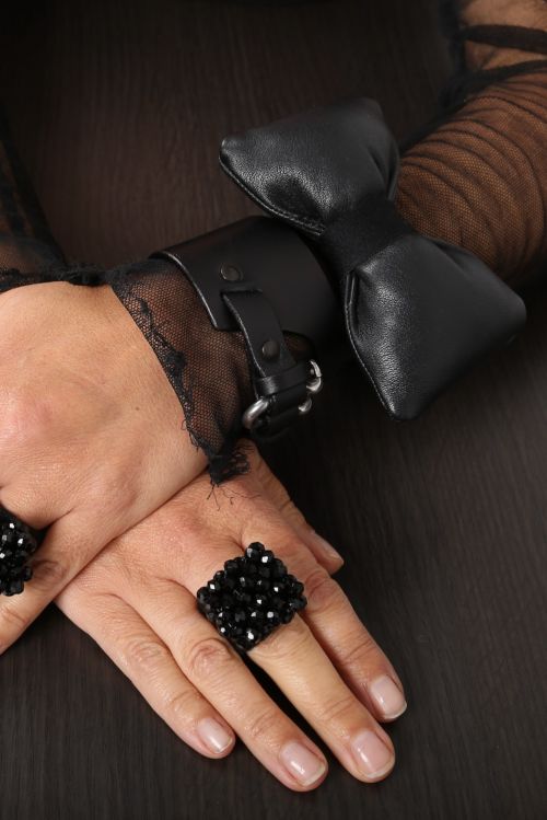 pluslavie - Lederschleife Armband oder Anhänger oder Schuhschmuck wattiert schwarz