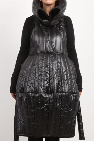 creare - Dress SOPHIE in balloon shape with large collar quilted black - Winter 2023