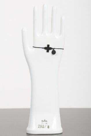 pluslavie - Armband FLAT CROSS Glassteine black